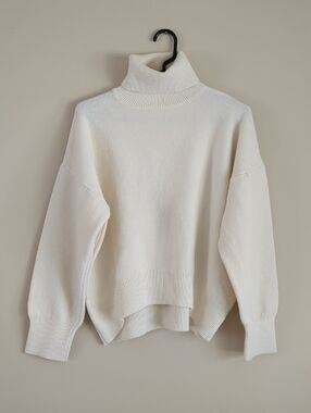 23" Pit-to-pit Cream Turtleneck Sweater